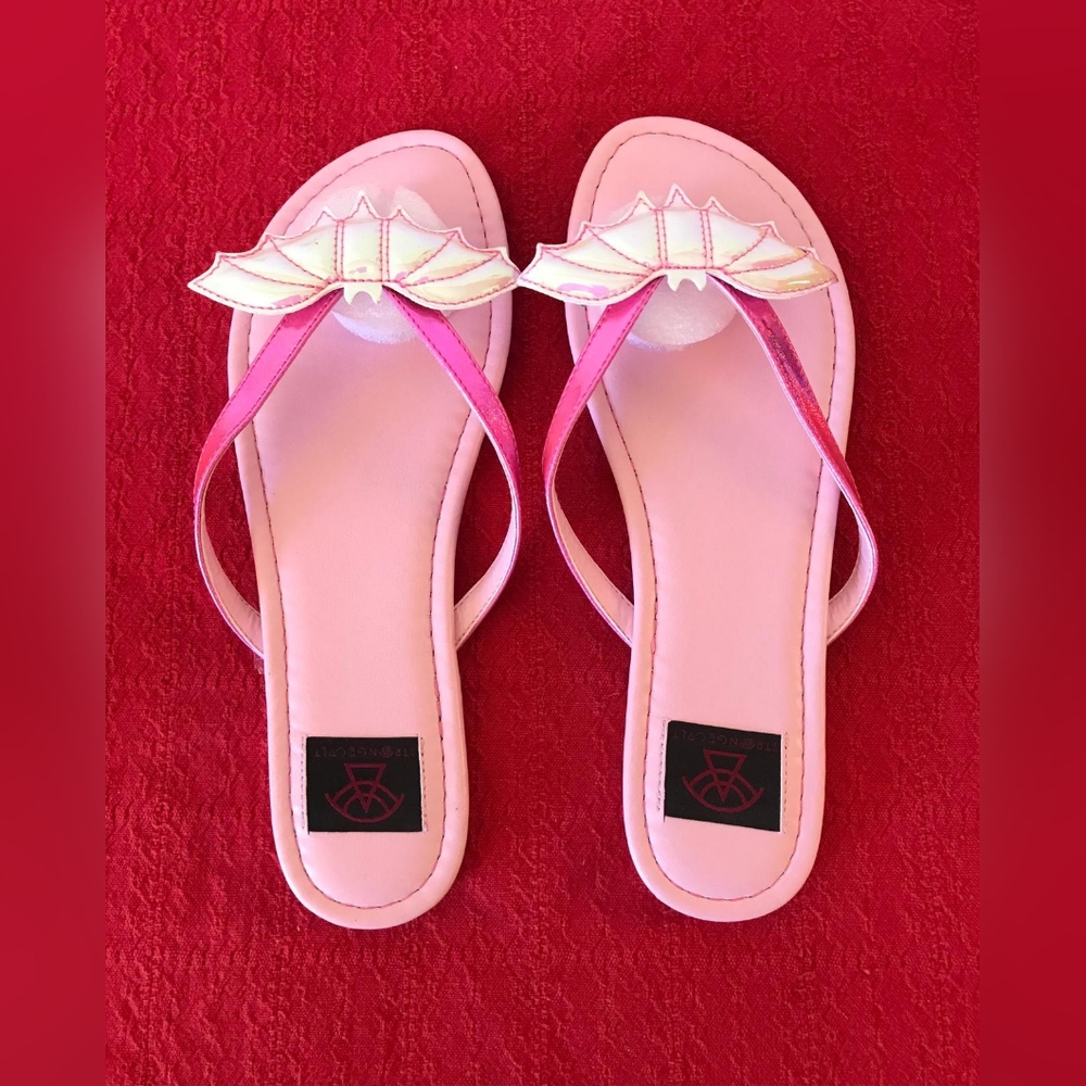 Stylish Pink Bat Design Women's Sandals - Picture 5 of 10